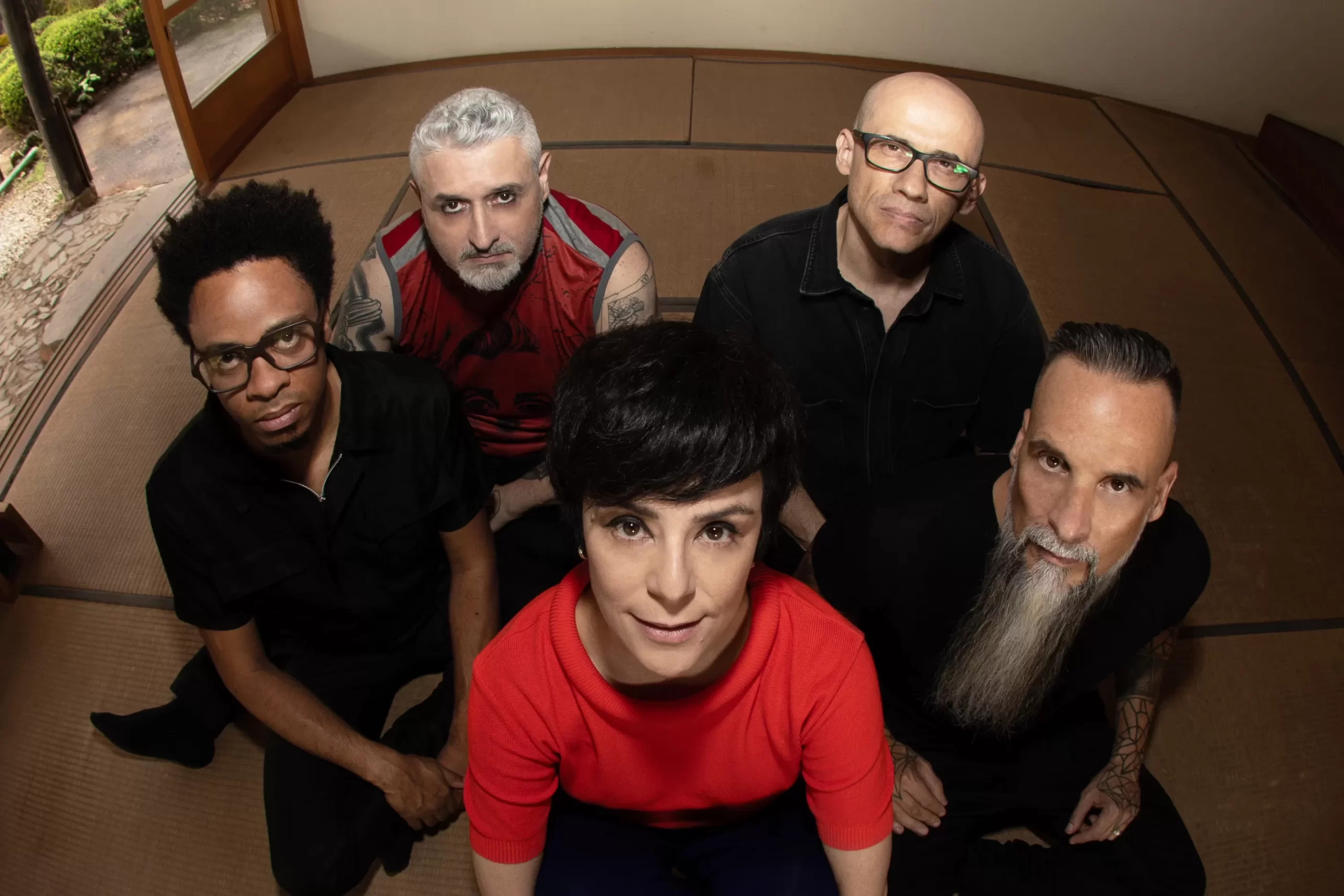 Teatro Guaíra recebe show de 30 anos da banda mineira Pato Fu neste sábado