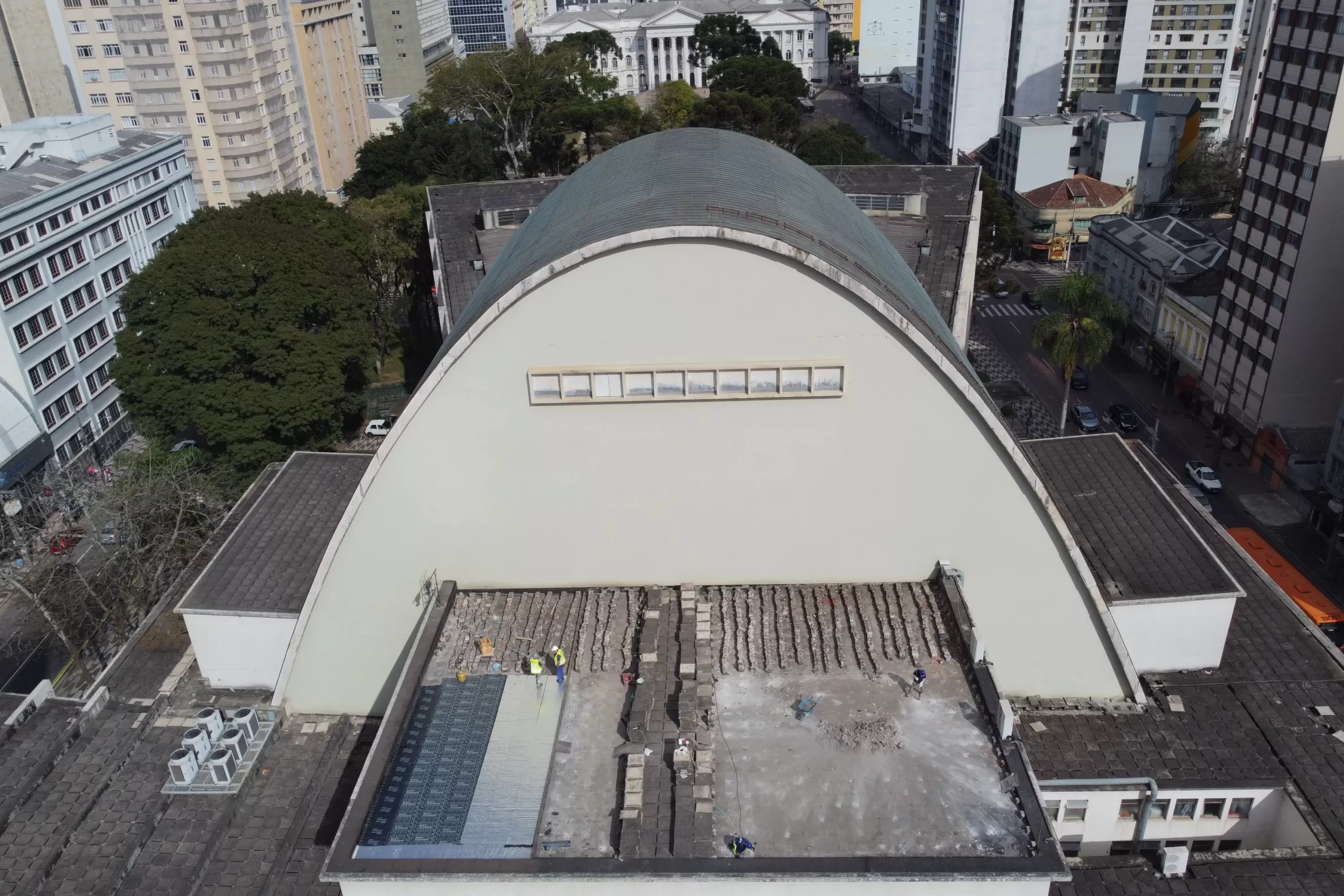 Com investimento de R$ 1,2 milhão, começa revitalização da cobertura do Teatro Guaíra