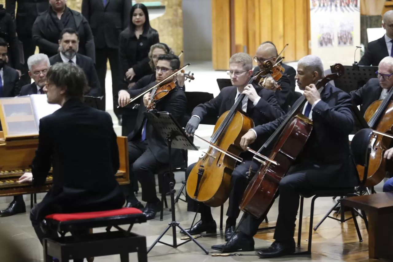 Concerto em homenagem às vítimas do voo 2283 emociona comunidade cascavelense
