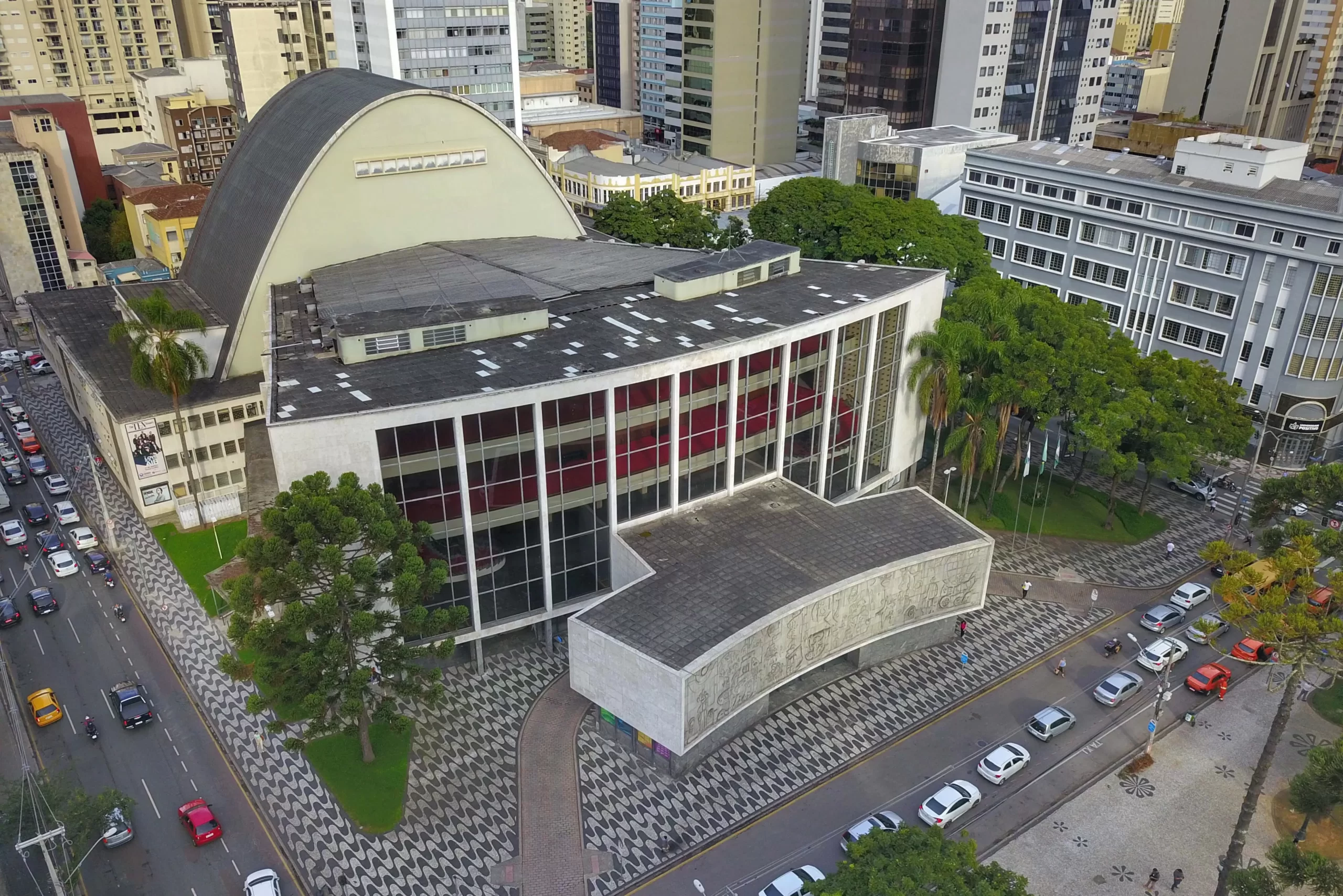 Com quatro auditórios, Teatro Guaíra abre agenda até abril de 2025