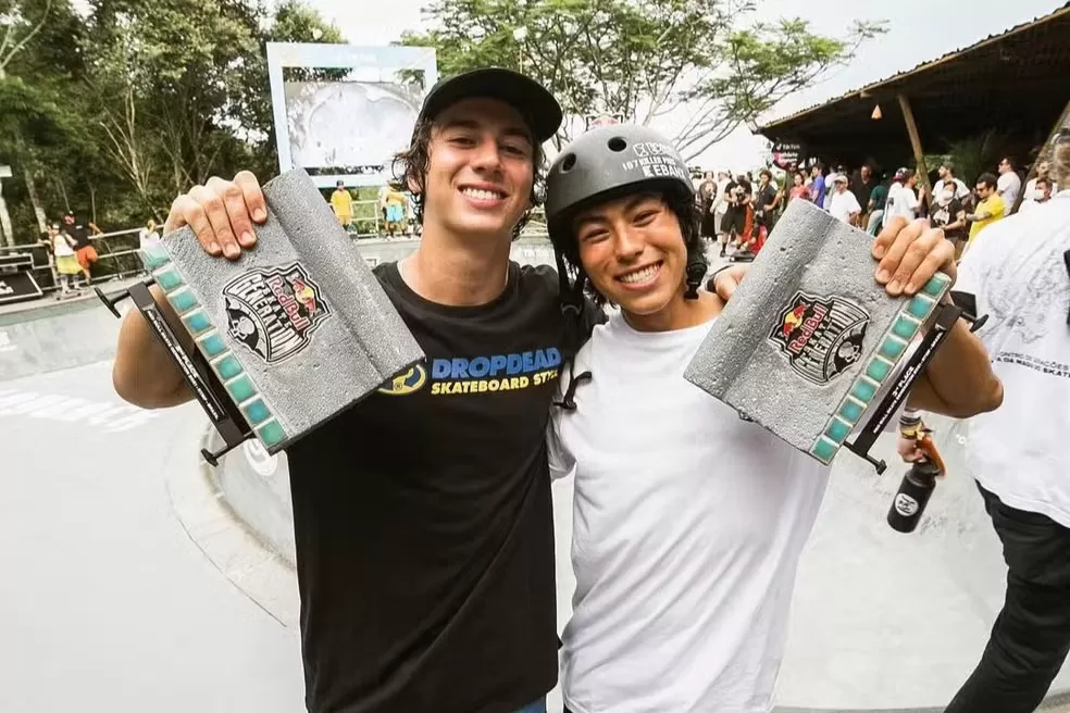 Museu Casa Alfredo Andersen recebe skatistas Japinha e Luigi Cini para tarde de autógrafos