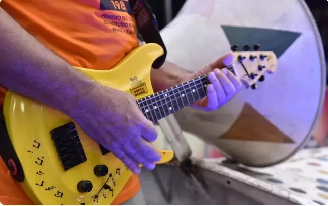 Curitiba recebe pela primeira vez Oficina gratuita de Guitarra Baiana