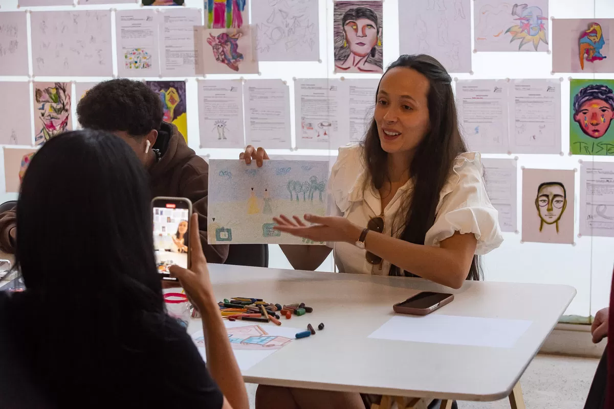 MAC Paraná promove oficina gratuita de desenho em fotografia