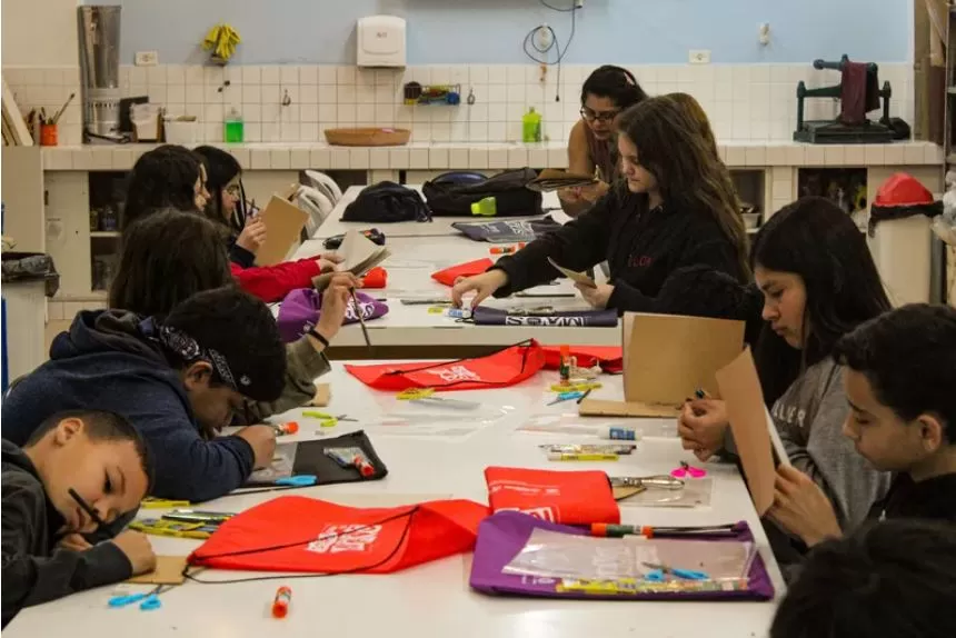 Oficinas gratuitas unem história e arte em Curitiba