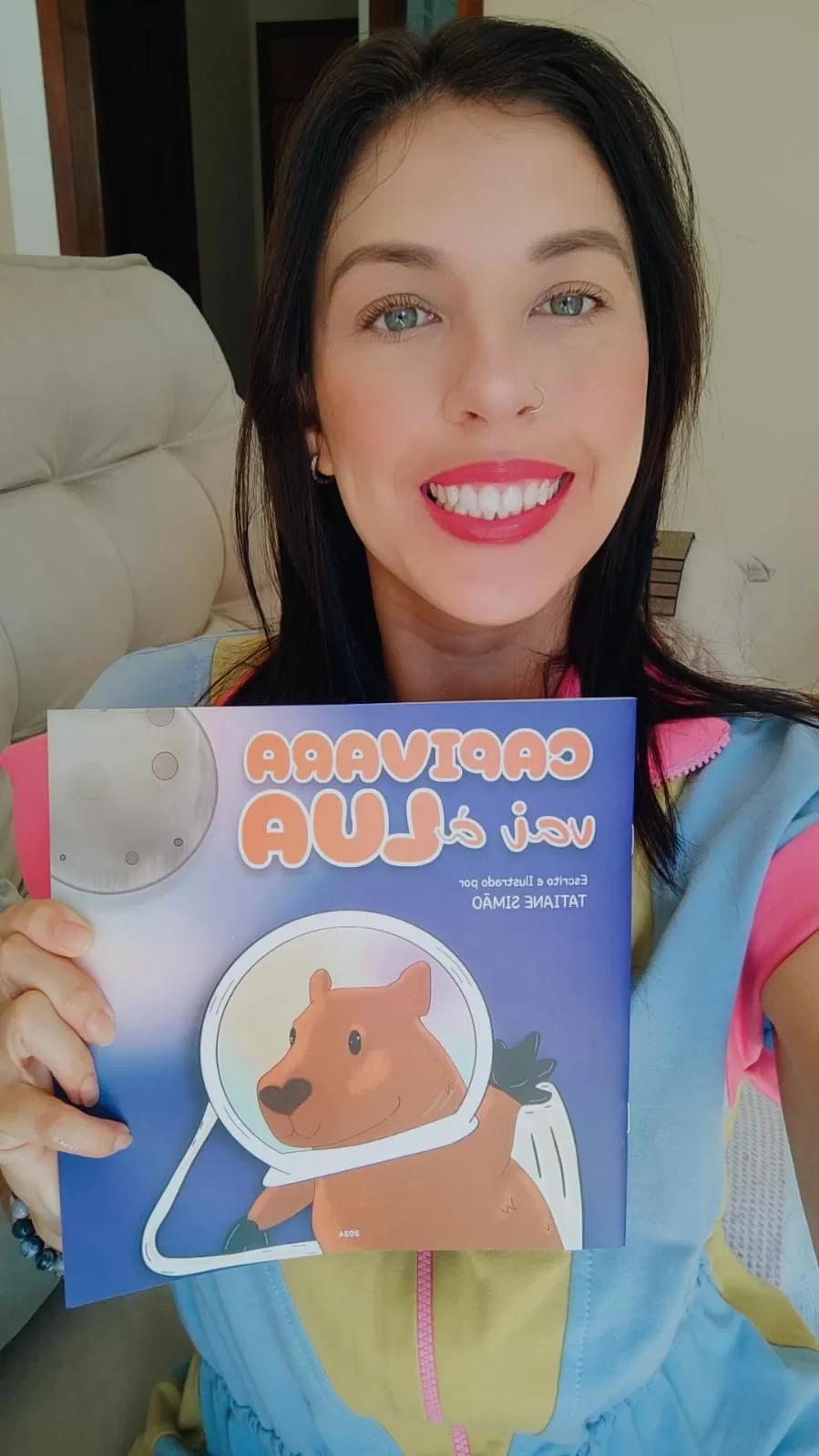 “Capivara Vai à Lua”: Tatiane Simão lança seu primeiro livro ilustrado no domingo