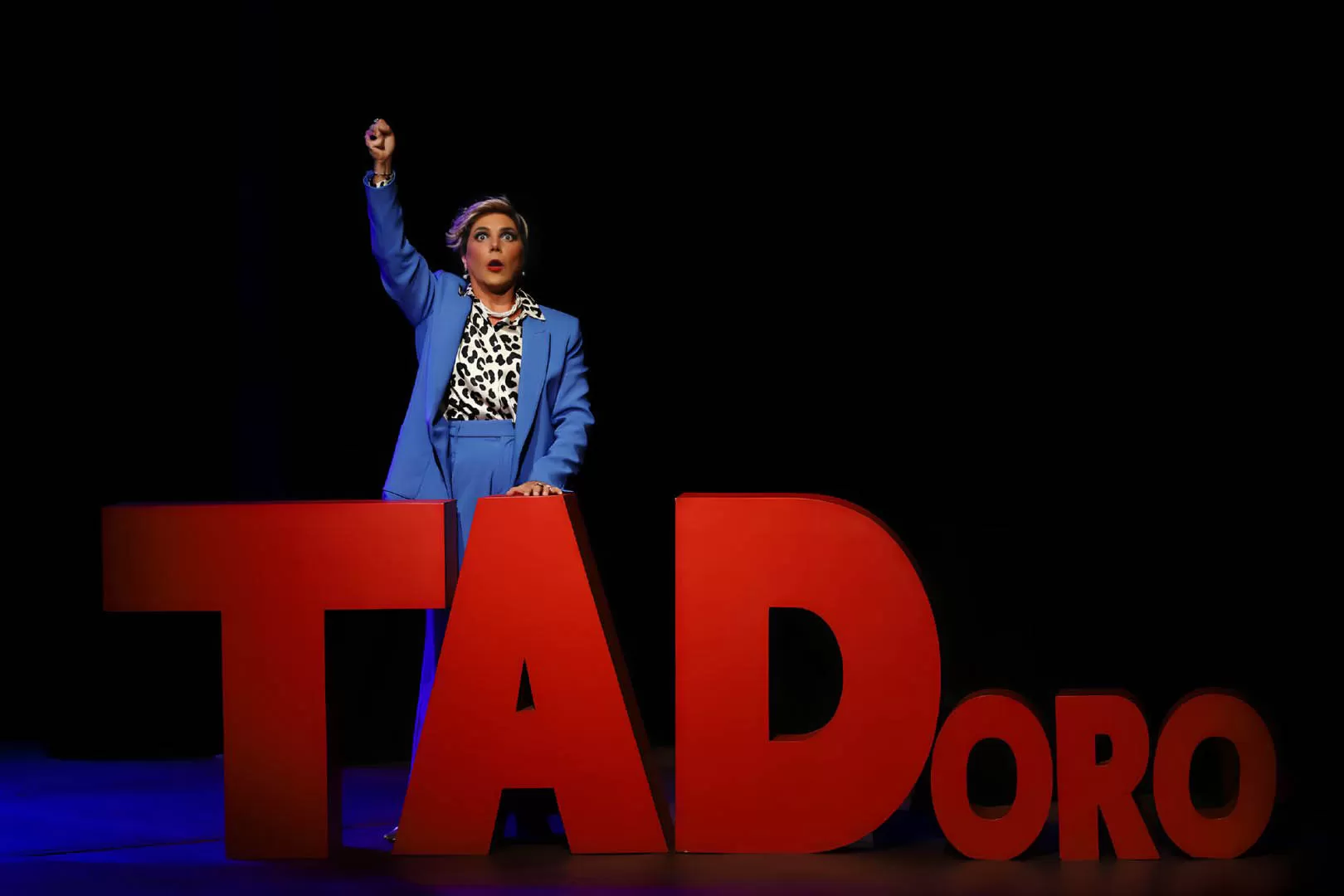 Heloísa Périssé apresenta a peça “A Iluminada” na abertura do 52º Fenata, da UEPG