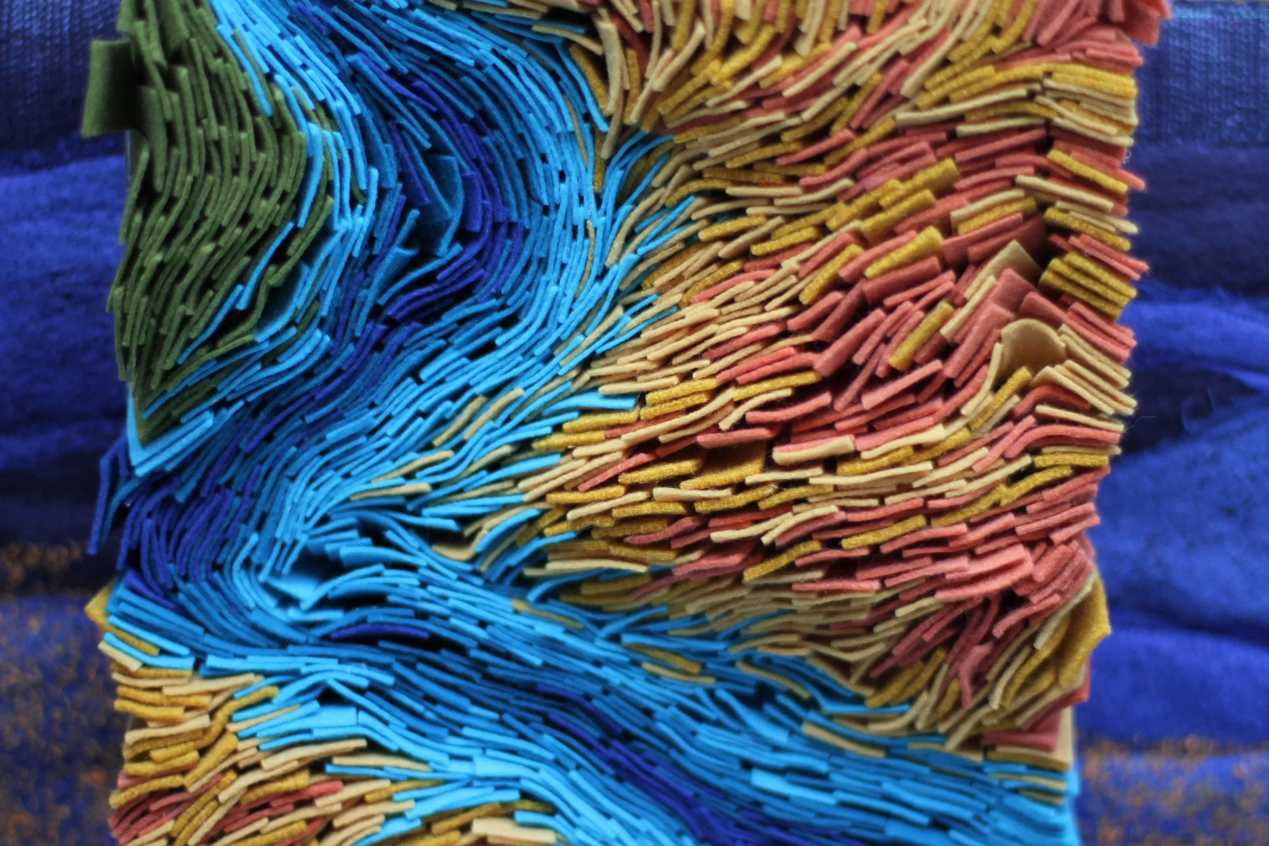 Espaço Cultural BRDE promove exposição gratuita “Deslocamentos Têxteis”