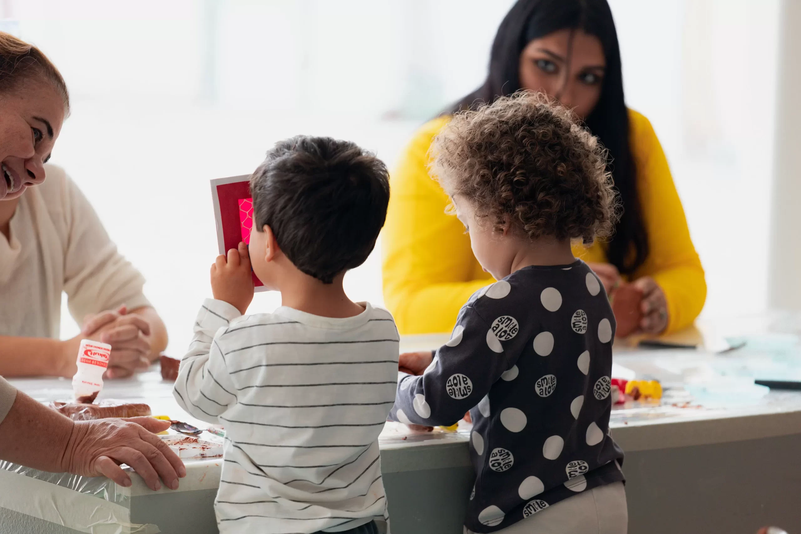 A Música das Cores: MON realiza oficina sensorial para crianças de 12 a 24 meses