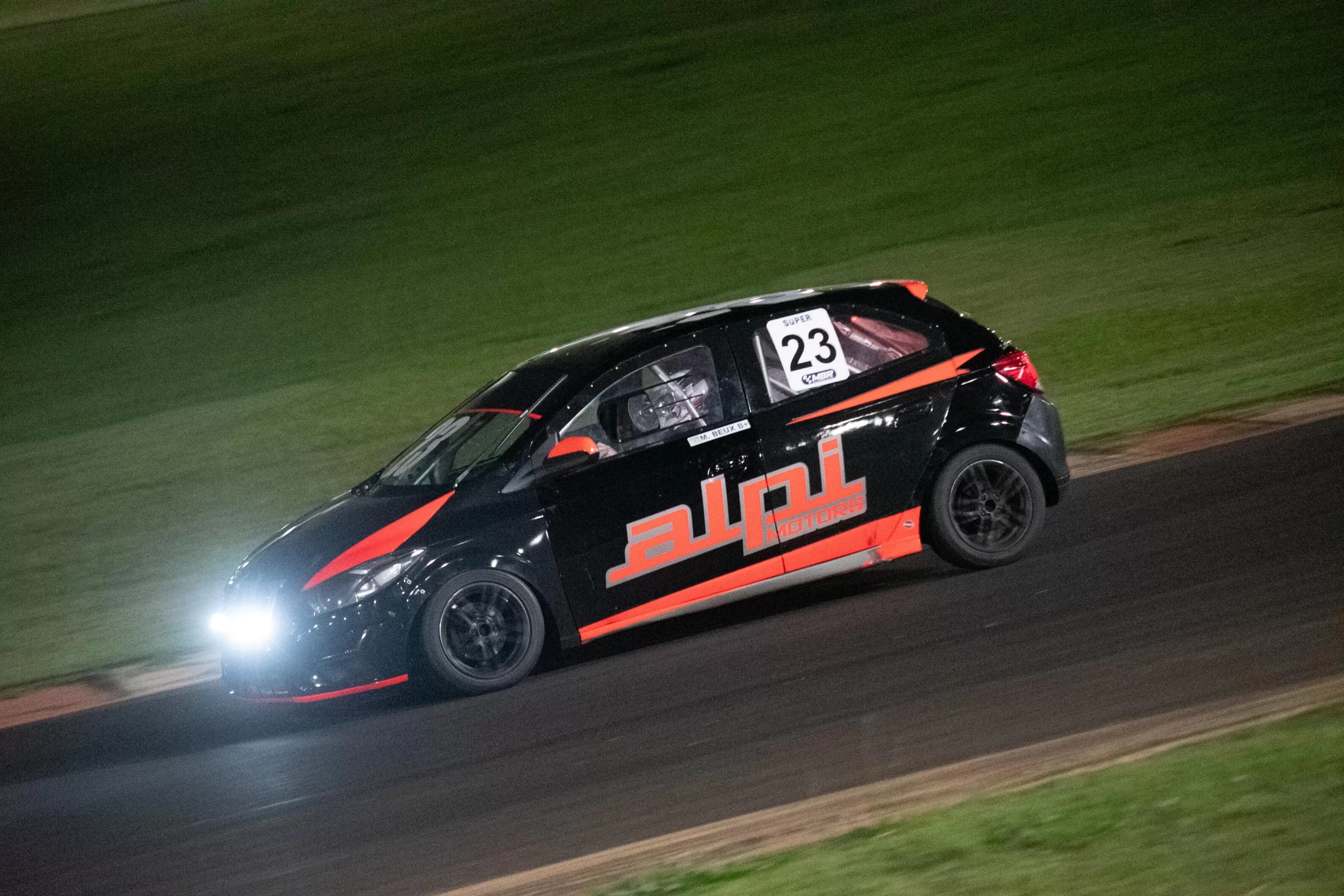 A noite dourada no Zilmar Beux