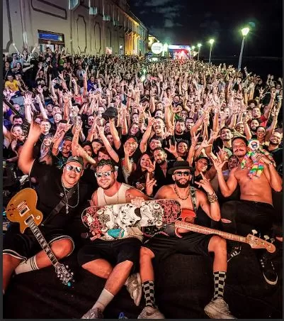 Com um repertório nostálgico, Bloco do Eu Sozinho se apresenta nesta sexta-feira, em Cascavel