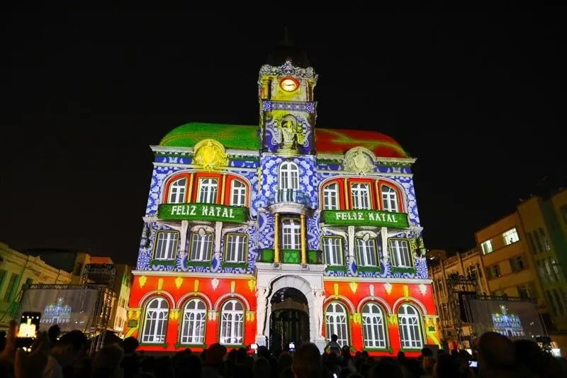 Confira o roteiro a pé para conhecer as belezas do Natal de Curitiba