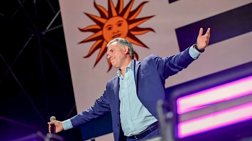Yamandu Orsi é eleito presidente do Uruguai