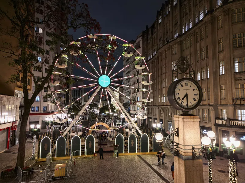 Roda-gigante, Ópera nas Ruínas, show de drones e patinação: confira as estreias da semana no Natal de Curitiba