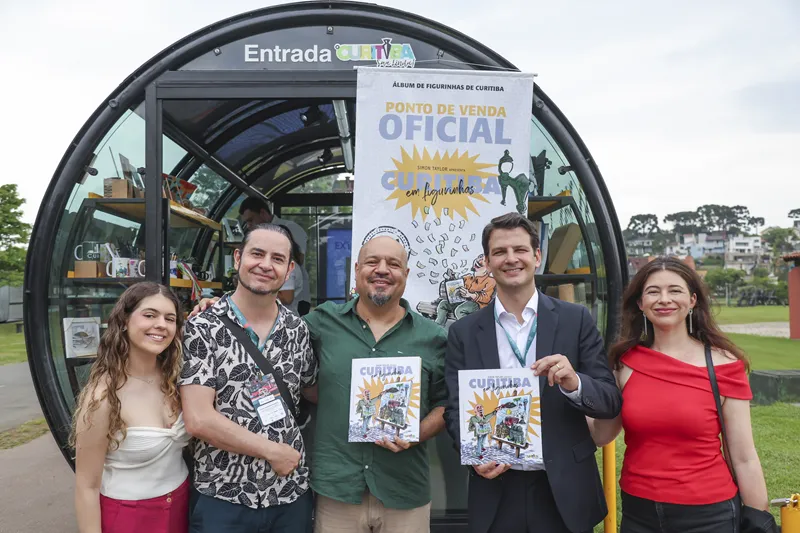 Com retratos da história e cultura locais, Curitiba lança álbum de figurinhas