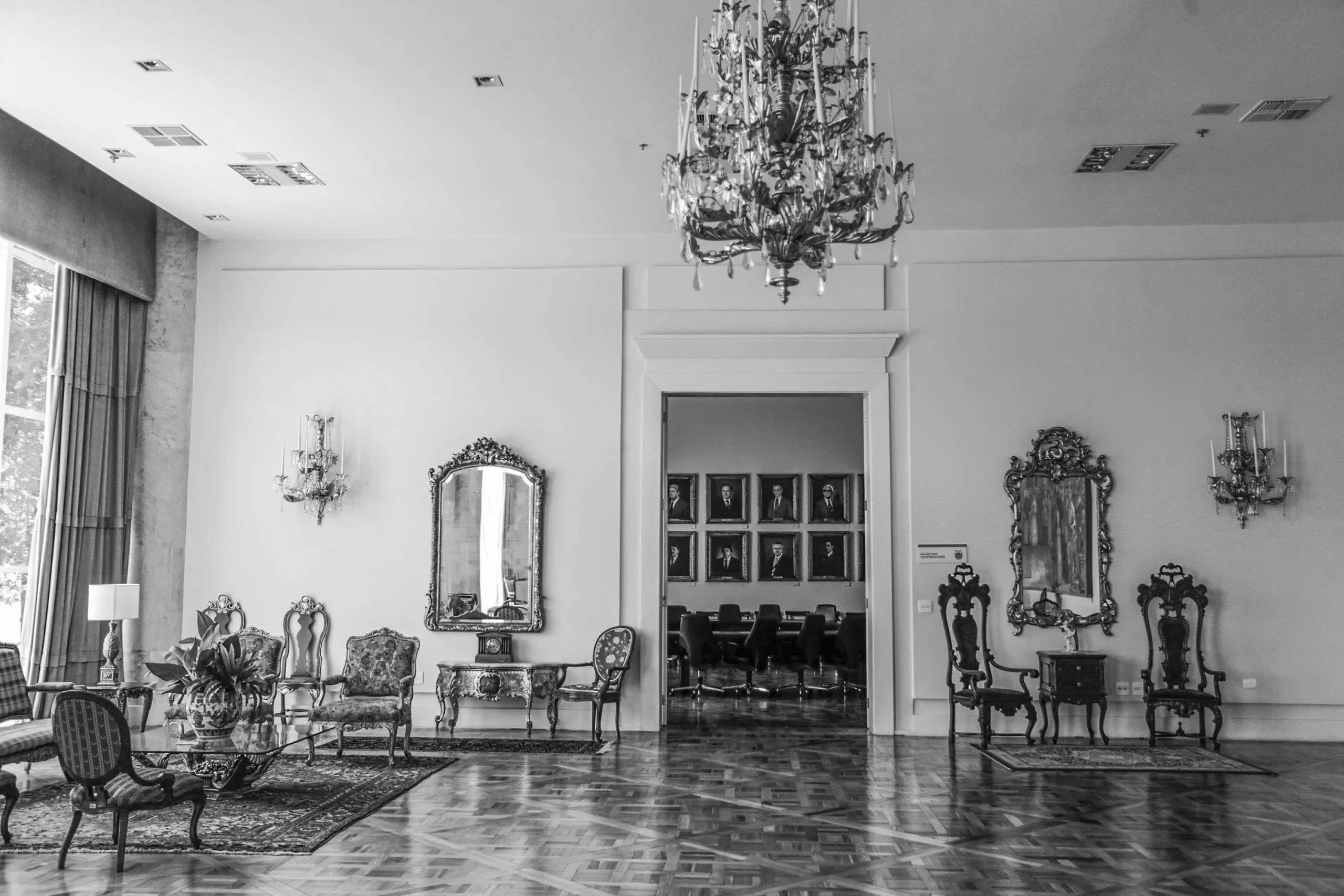 Com salões imponentes, obras de arte e muita história, Palácio Iguaçu é considerado um museu