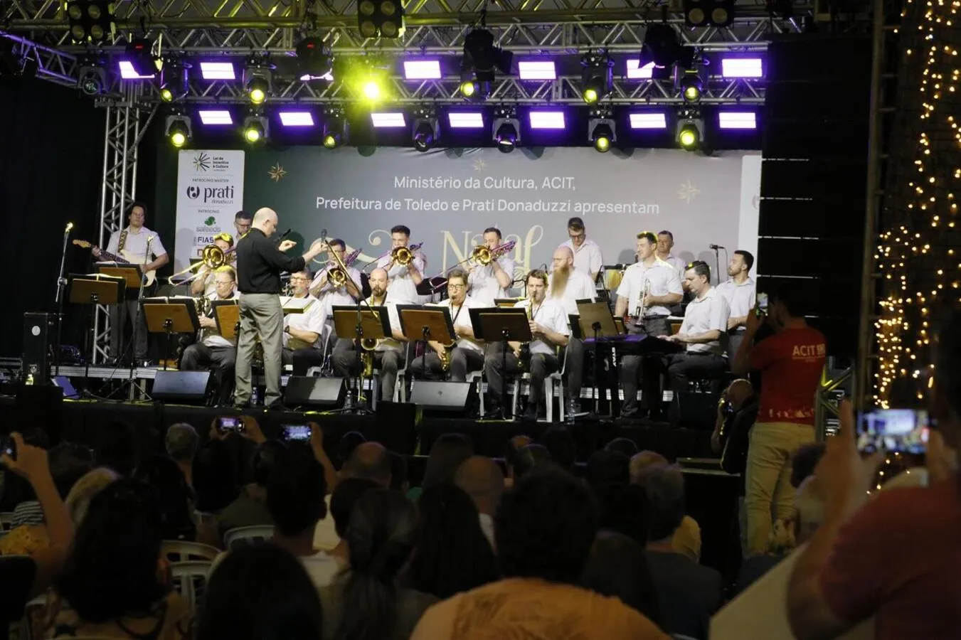 Apresentação e passagem de caravana realçam o Natal Encantado em Toledo