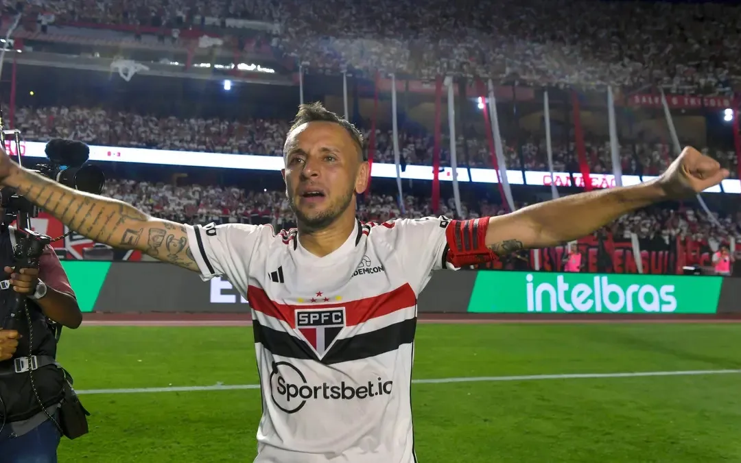 Lateral Rafinha se despede do São Paulo