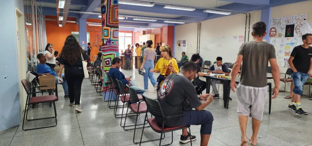 Núcleo periférico de Curitiba realiza último ato em sede física após ordem de despejo