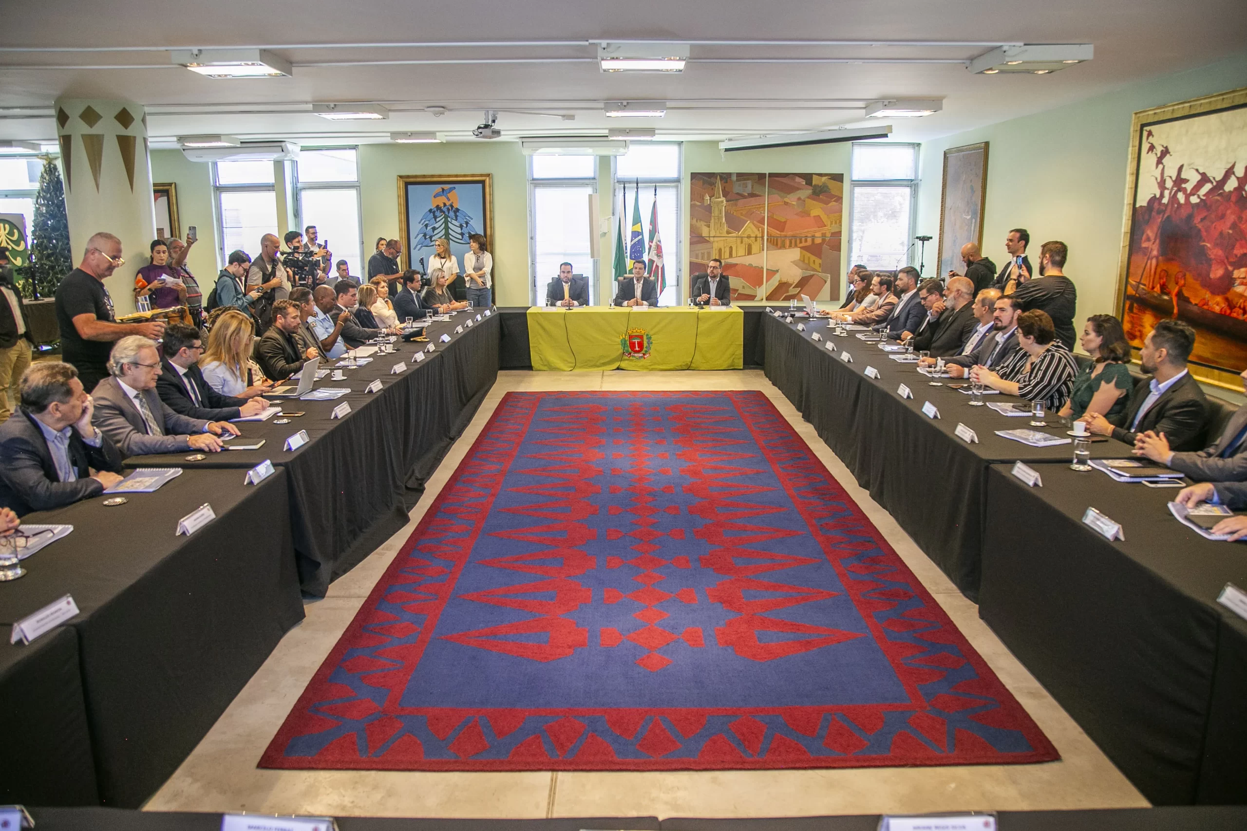 Após posse, Pimentel se reúne com secretariado e estabelece planejamento como prioridade