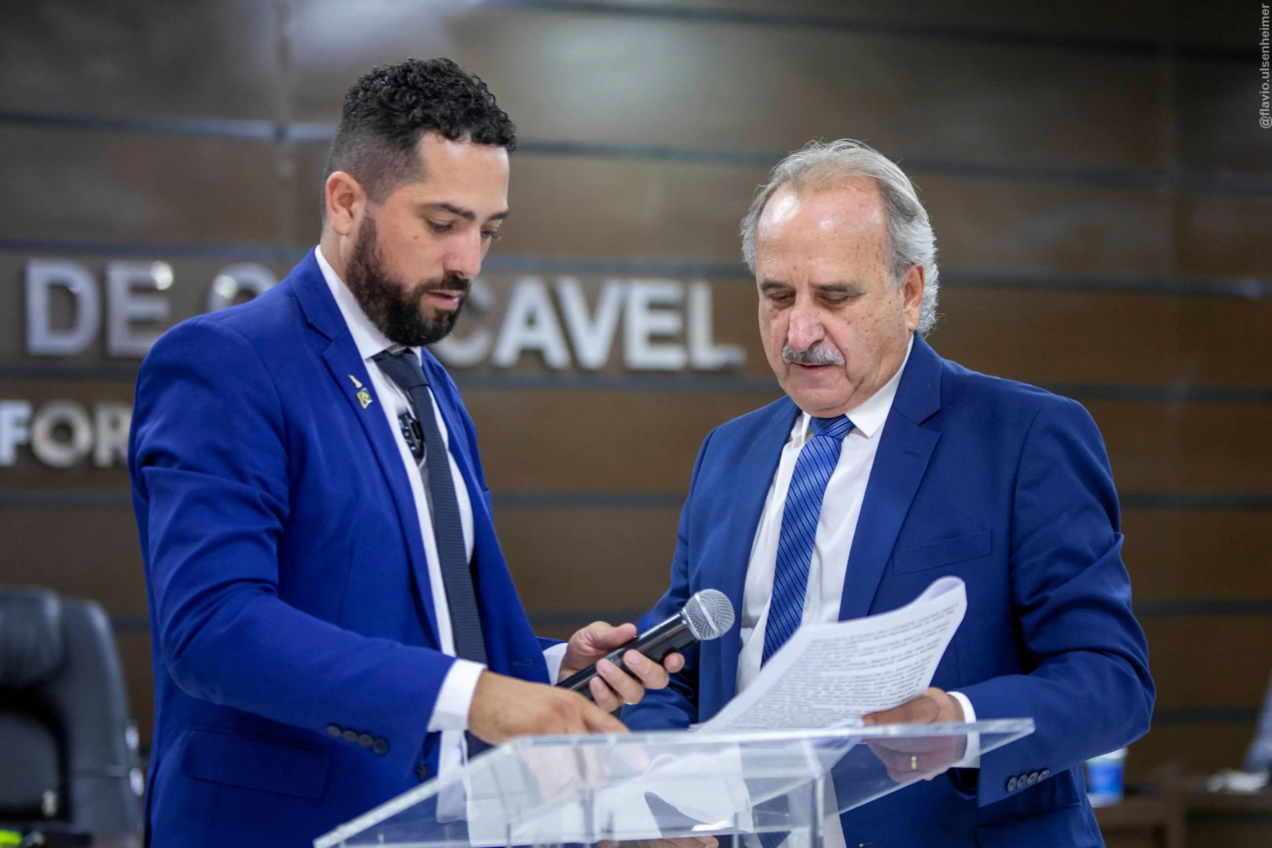 Tiago Almeida vence eleição da Câmara e Alécio se diz traído por Renato Silva