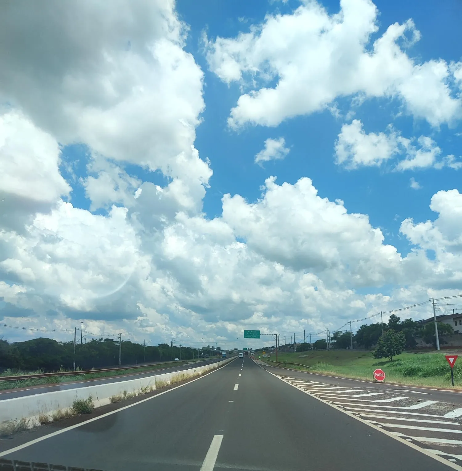 Domingo de sol e temperaturas elevadas em Cascavel