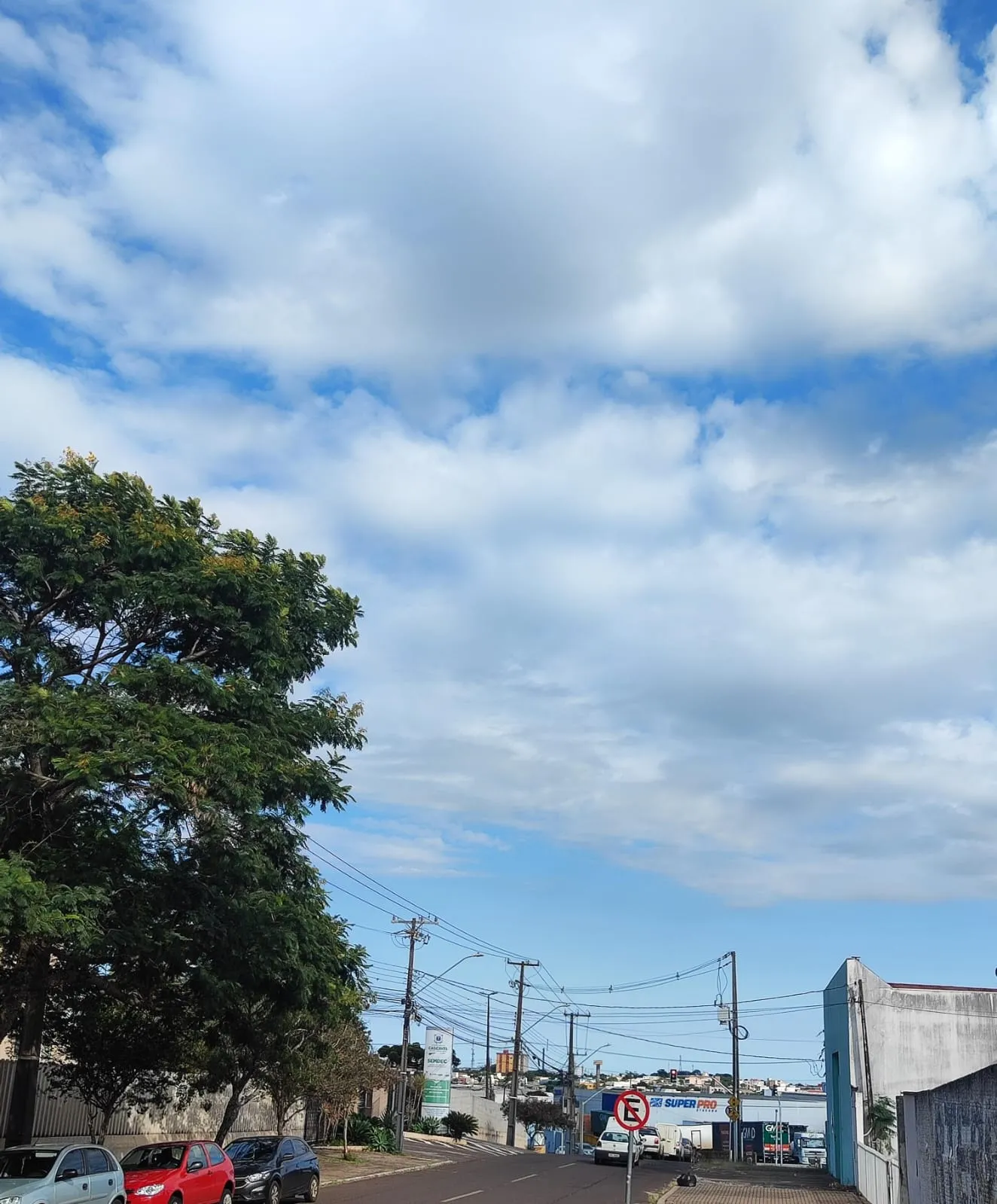 Domingo com sol, nuvens e pancadas de chuva no Oeste do Paraná