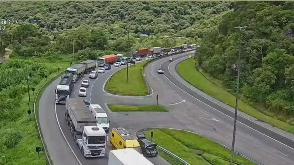 Congestionamentos e Obras na BR-277 Impactam Férias no Litoral Paranaense