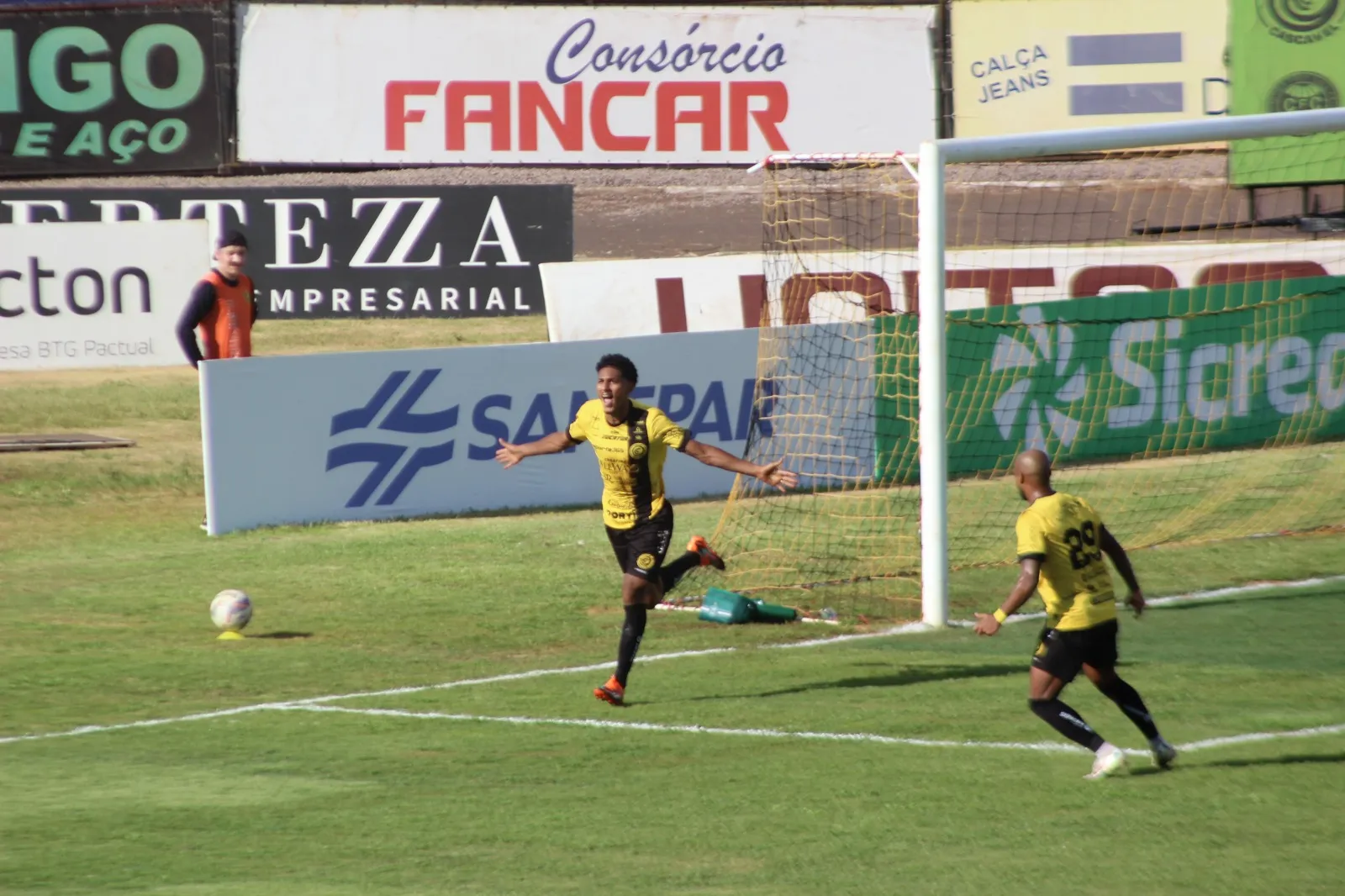 Cascavel aumenta a invencibilidade diante do Coritiba no Estadual