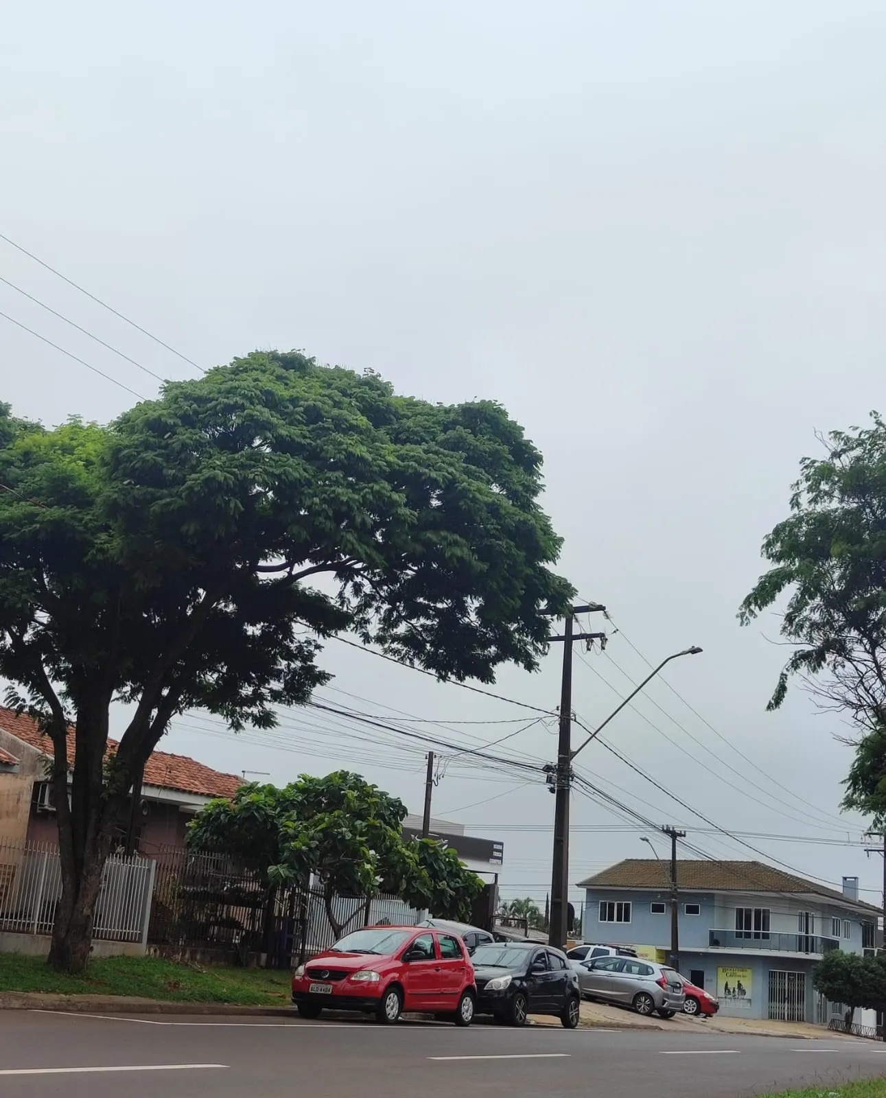 Chuva e tempestades isoladas marcam o início da semana em Cascavel
