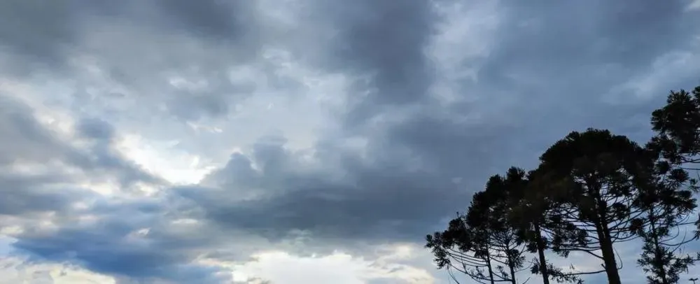 Calor e pancadas de chuva devem marcar a sexta-feira em Cascavel