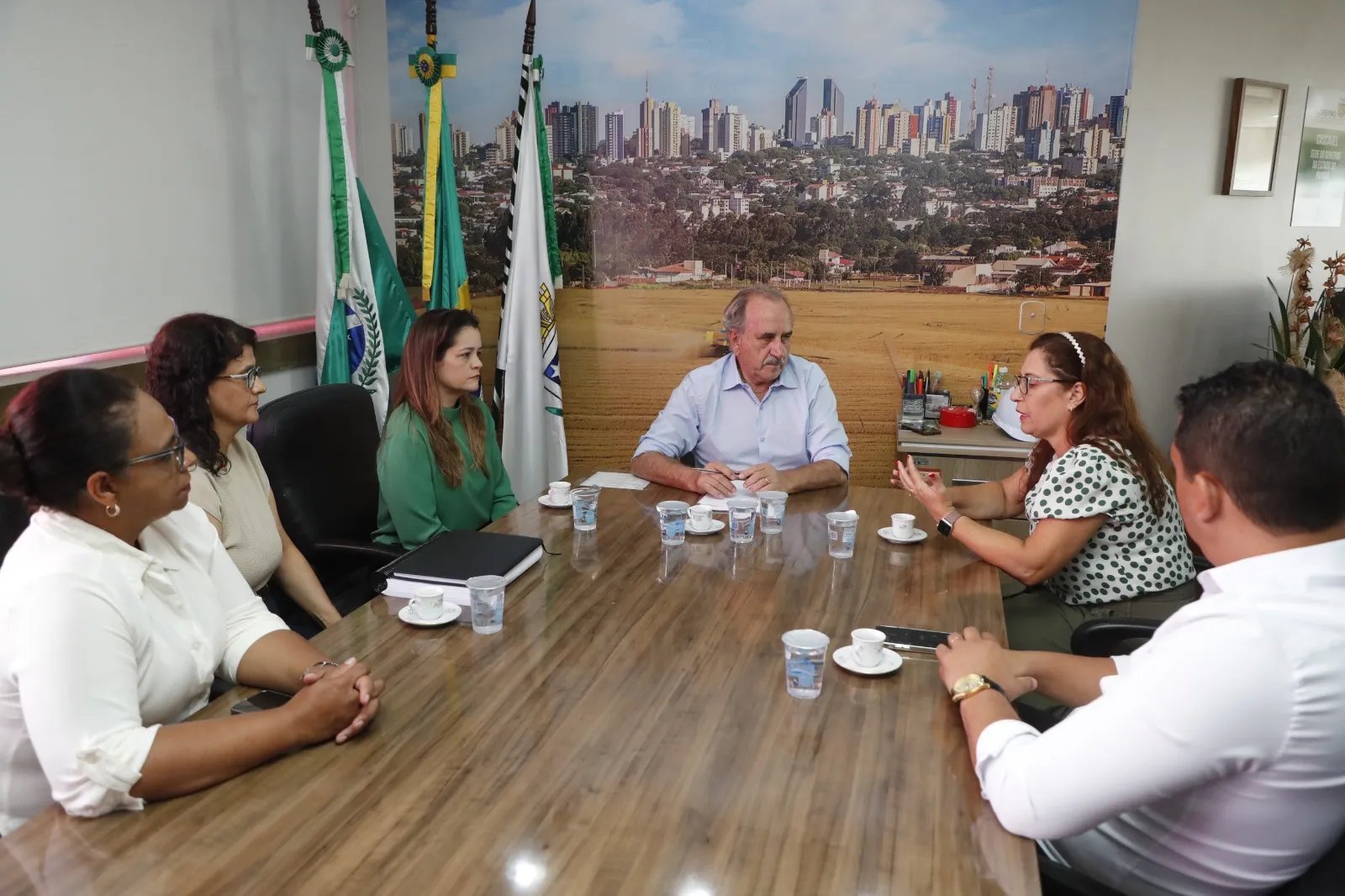 Prefeito de Cascavel avança em plano para criar Secretaria da Mulher em 2025