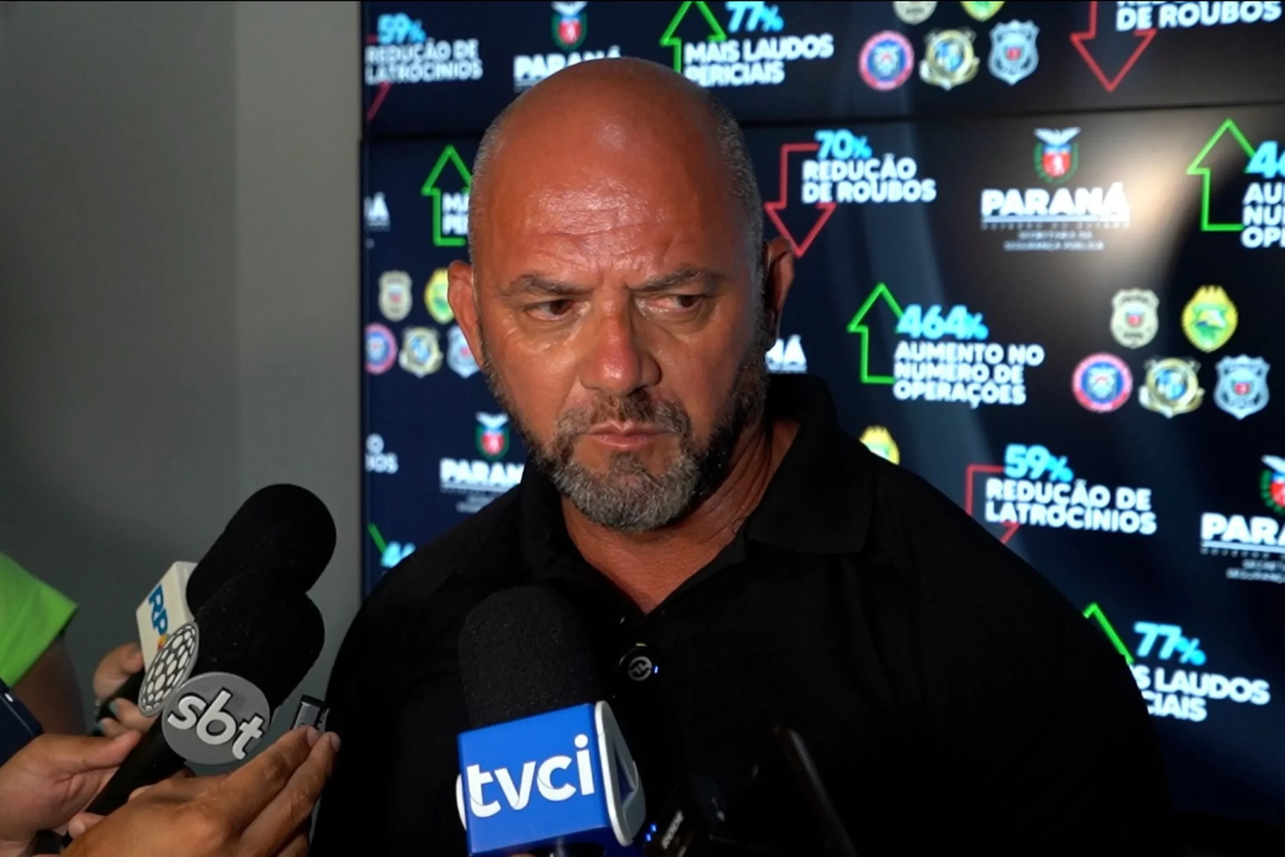 Polícias encontram menina que estava desaparecida