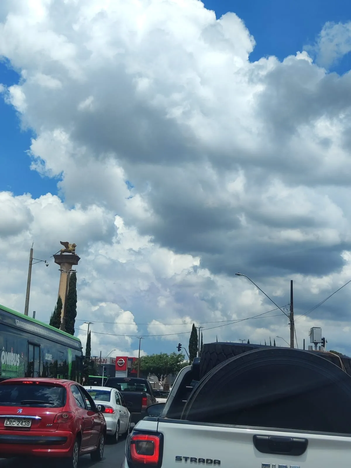 Sábado será abafado e com pancadas de chuva em Cascavel