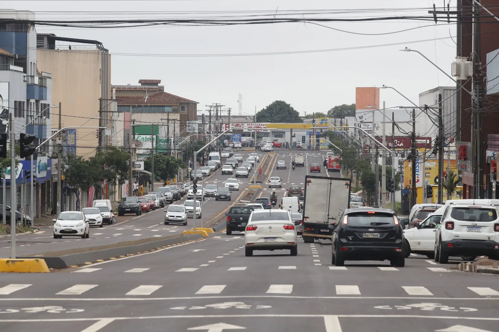 Obras de reurbanização na Avenida Carlos Gomes seguem com reforço asfáltico