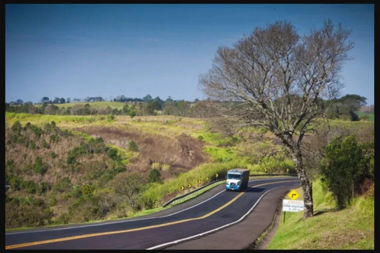 Condições de algumas rodovias do Paraná: tráfego fluindo normalmente