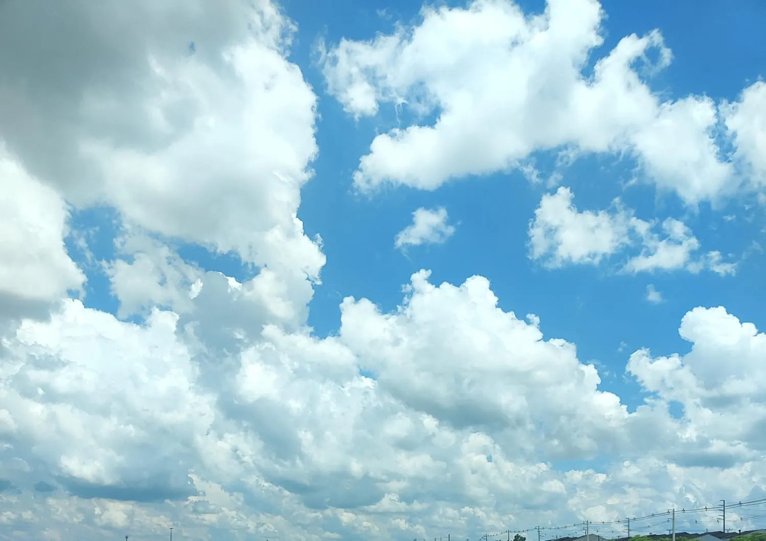 Domingo de calor e possibilidade de chuva em Cascavel e região