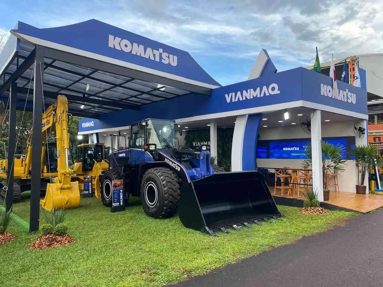 Vianmaq destaca inovação no Show Rural Coopavel 2025 com parceria Komatsu e Williams Racing