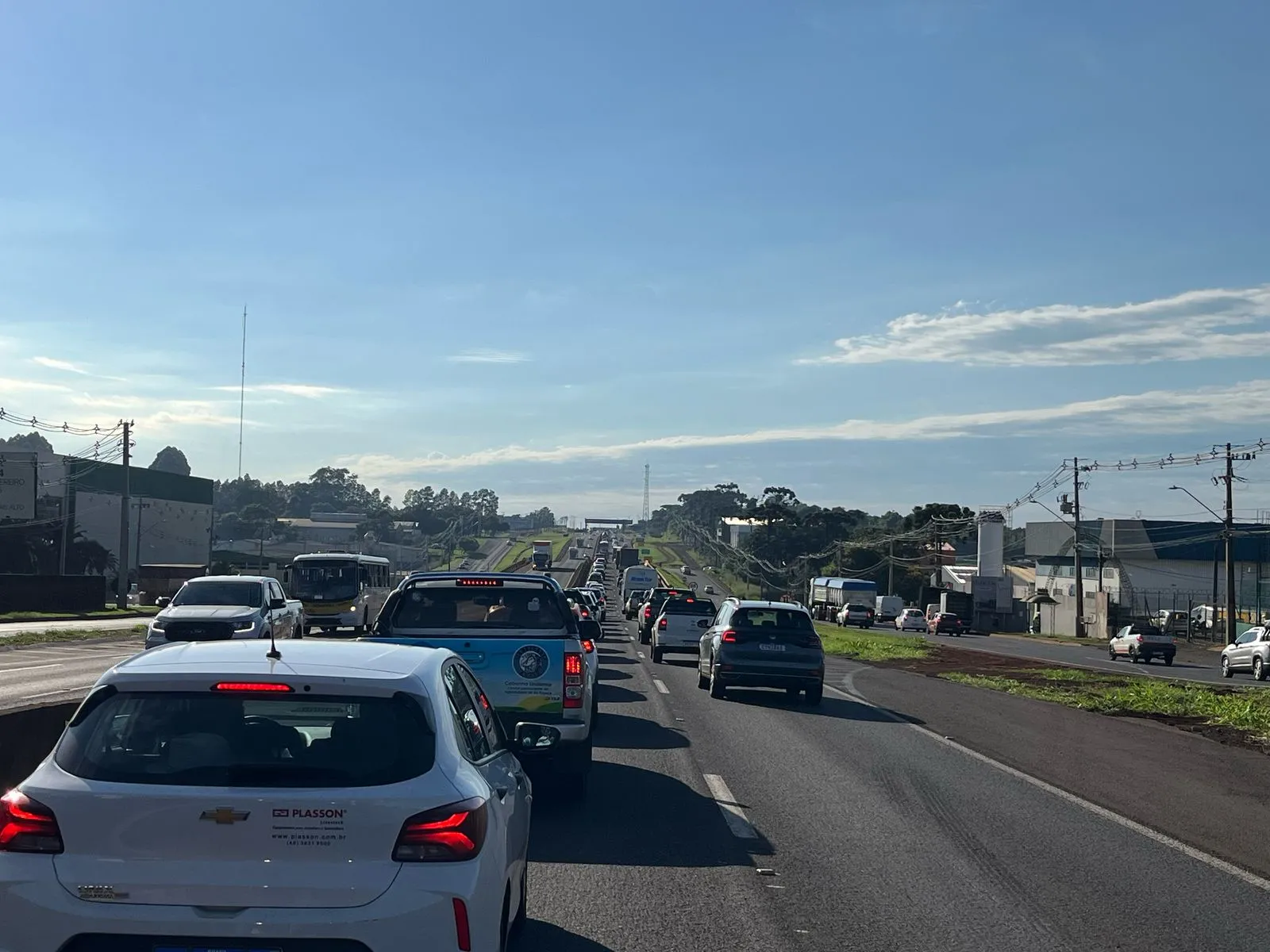 Movimento intenso na BR-277 em Cascavel devido ao Show Rural