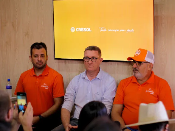 Cresol celebra 30 anos com presença no Show Rural Coopavel 2025