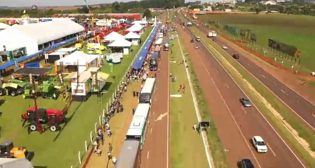 Trânsito segue fluindo normalmente, mas com lentidão durante o Show Rural Coopavel em Cascavel