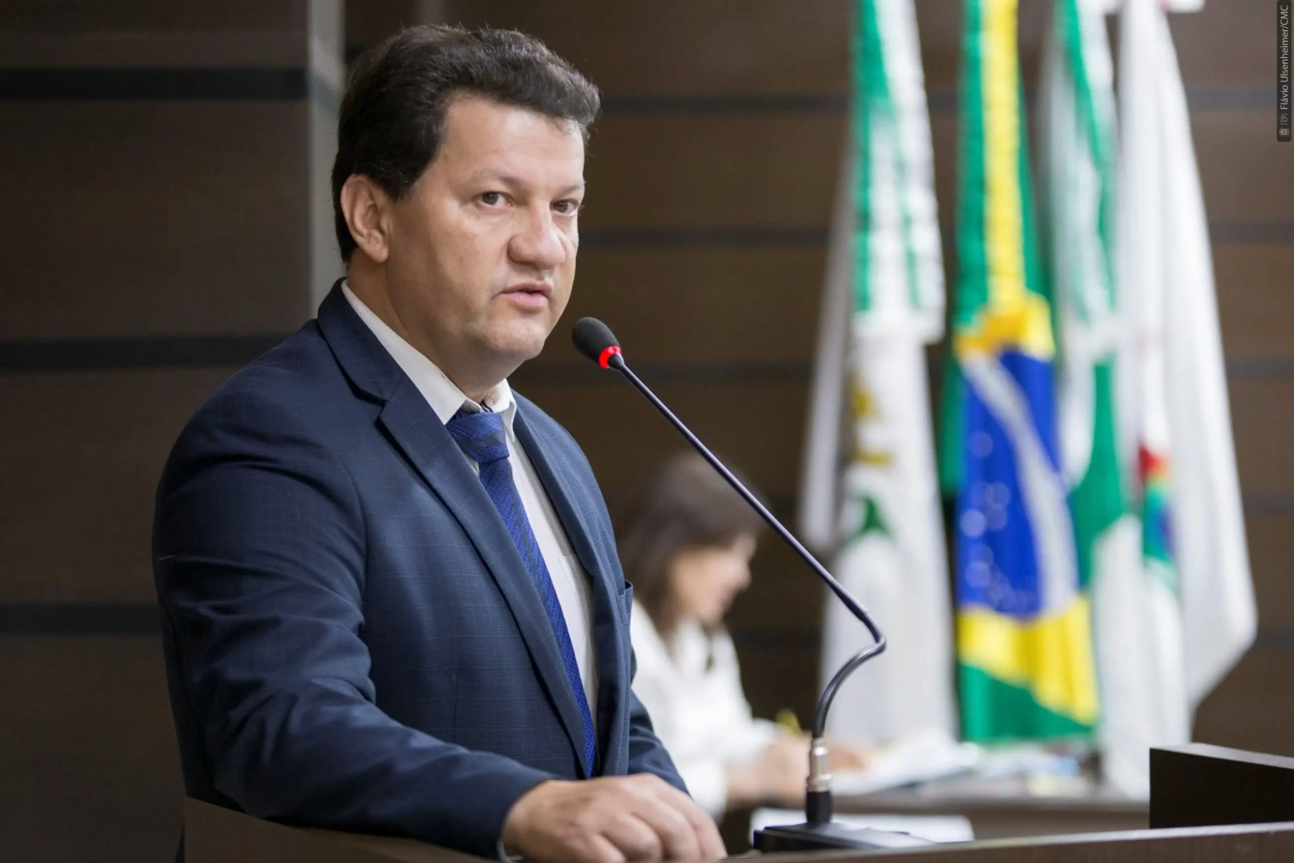 Romulo está mais distante da cadeira na Alep?