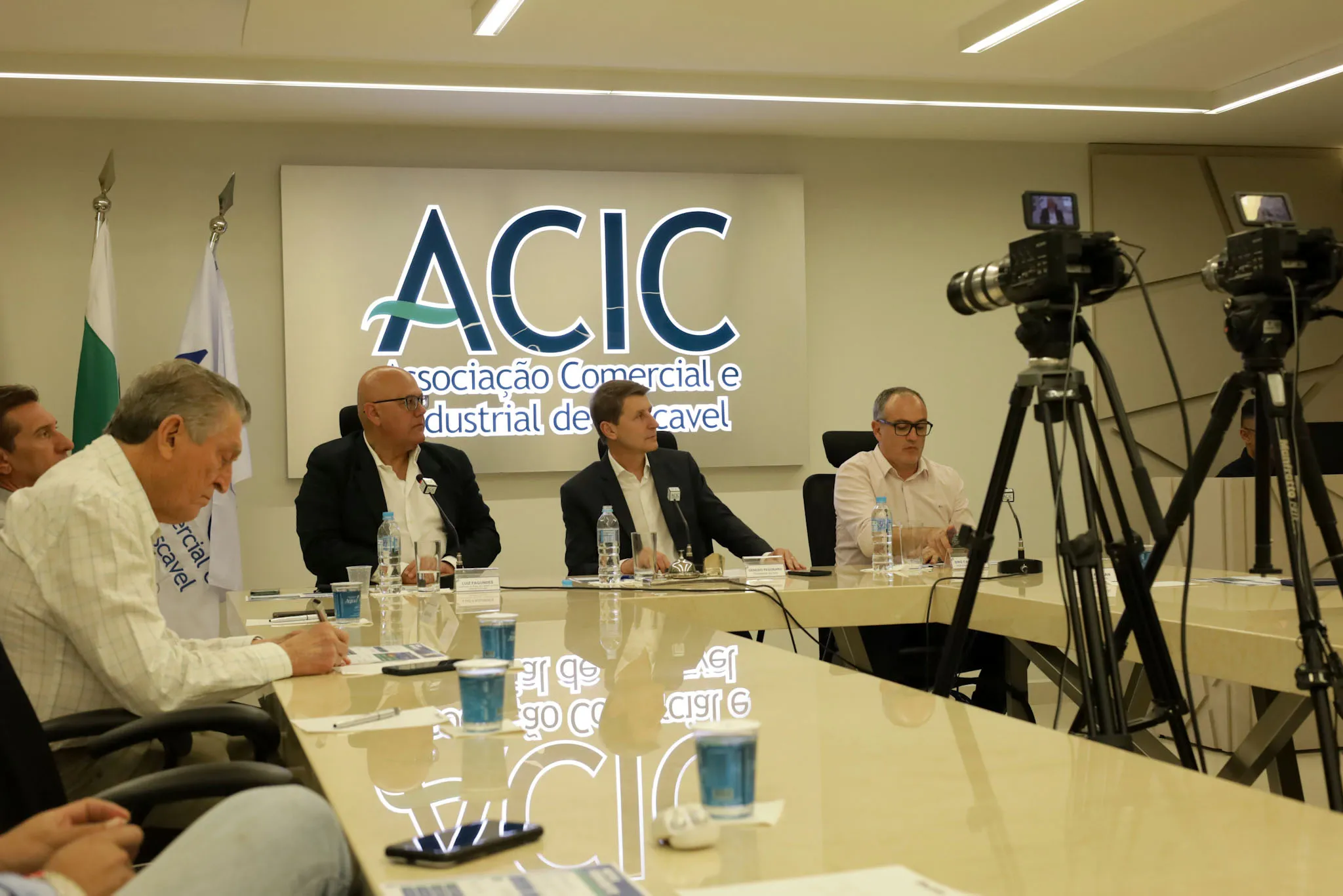 Empresários da região Oeste estão mais cautelosos em 2025