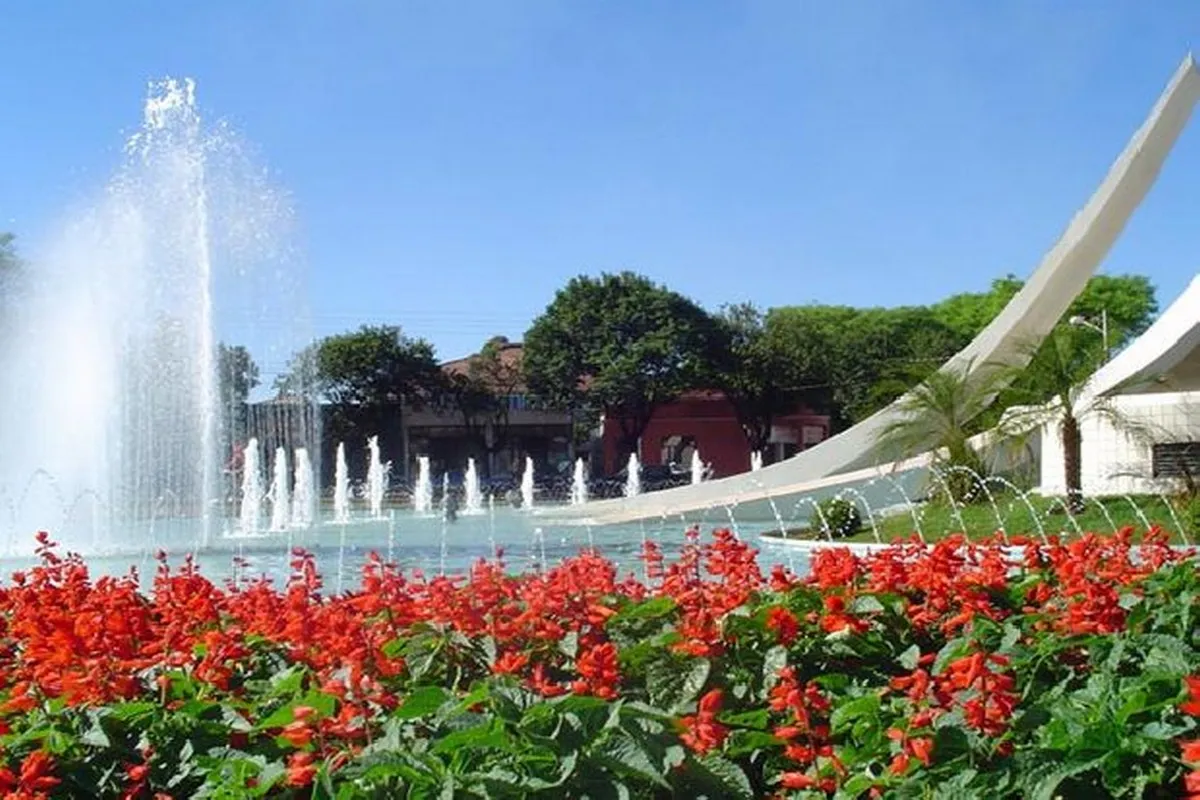 Domingo será quente em Cascavel, com chance de chuva isolada