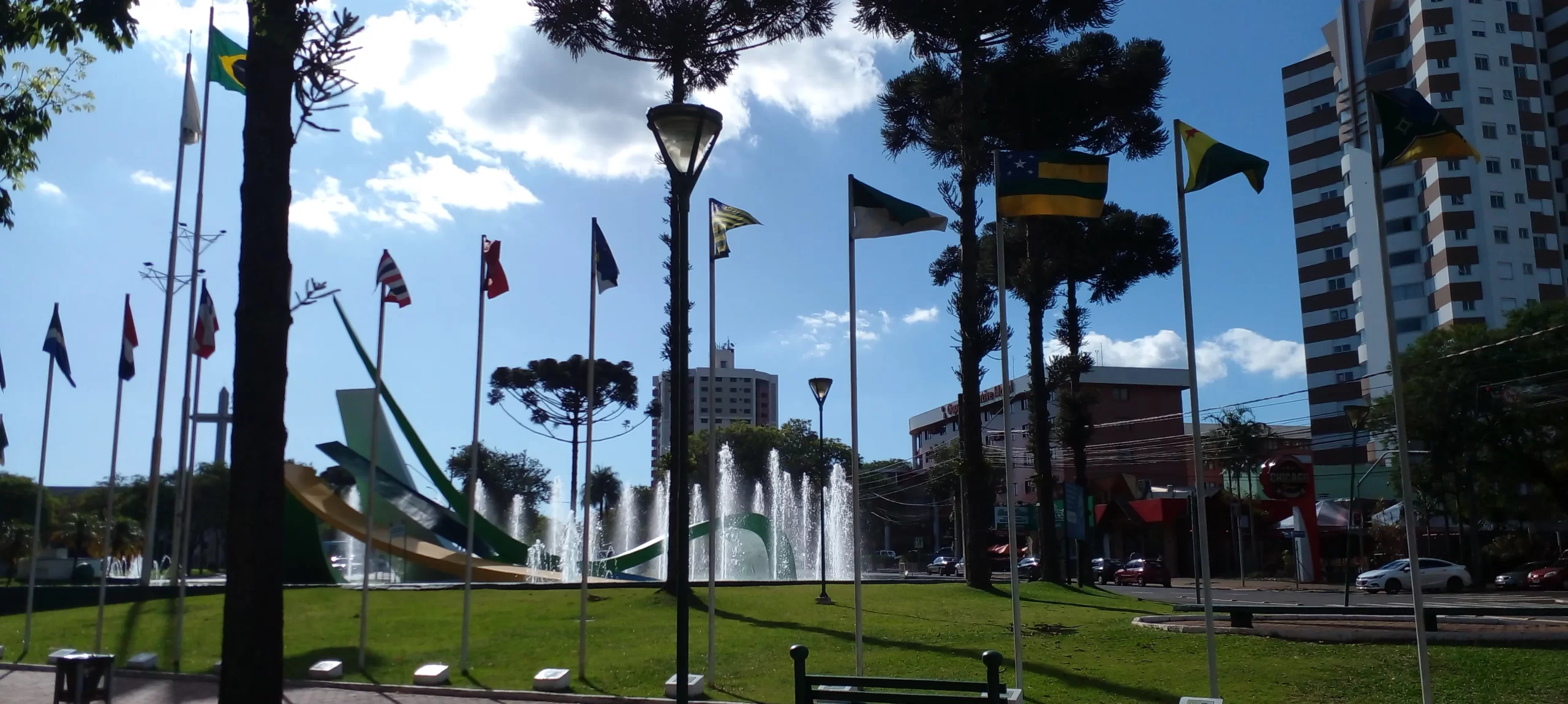 Segunda-feira ensolarada e quente em Cascavel