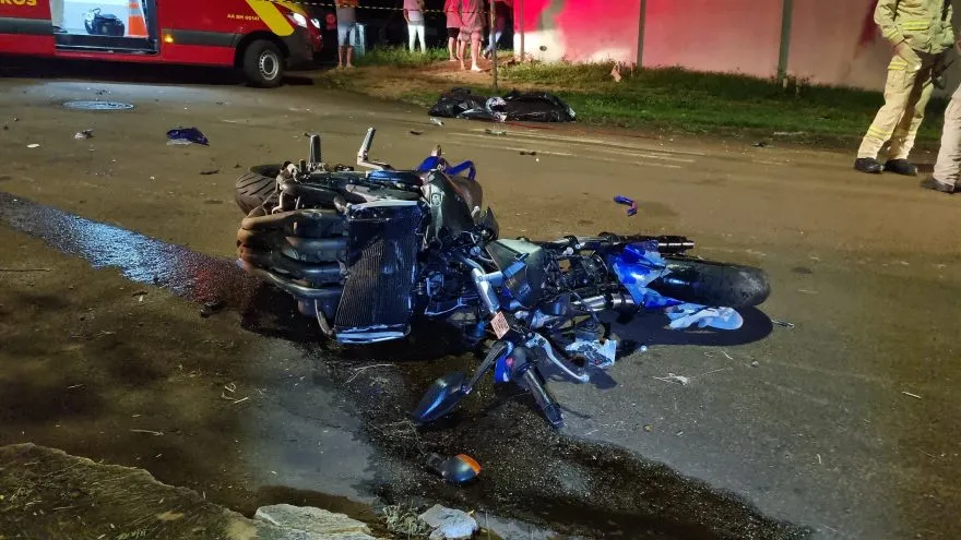 Motociclista morre em acidente no Centro; motorista envolvido é preso após recusar bafômetro