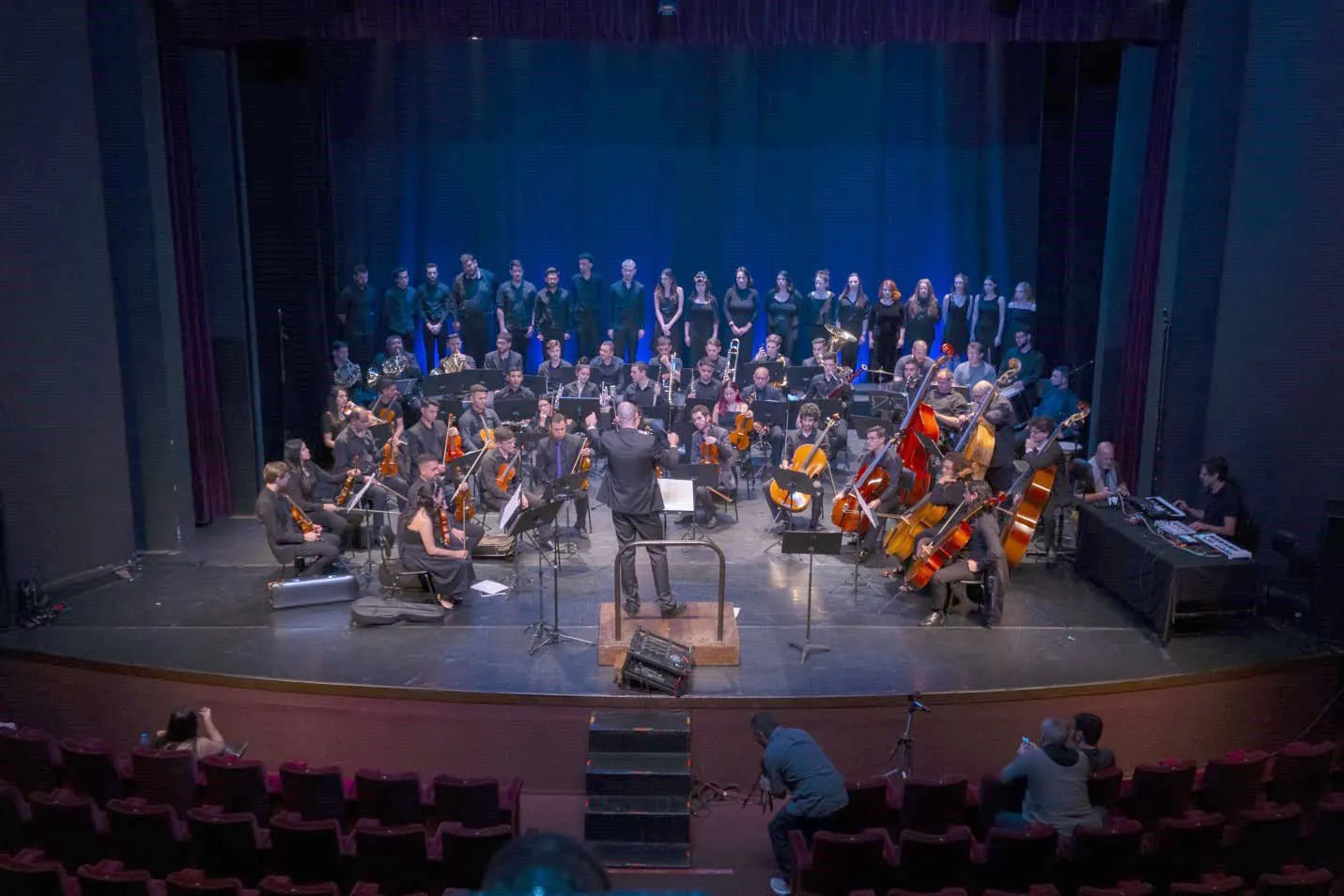 Teatro Guaíra recebe Orquestra Novva de Curitiba e Simone Leitão nesta quinta-feira