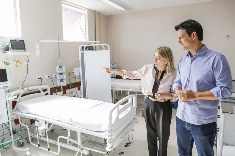 Eduardo Pimentel reabre UPA Boqueirão reformada e inicia comemorações do aniversário de Curitiba