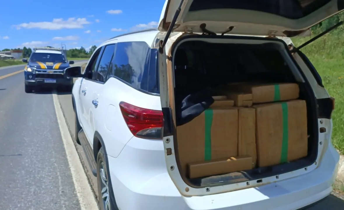 Caminhonete roubada em Maringá é recuperada em Lages com mais de uma tonelada de maconha