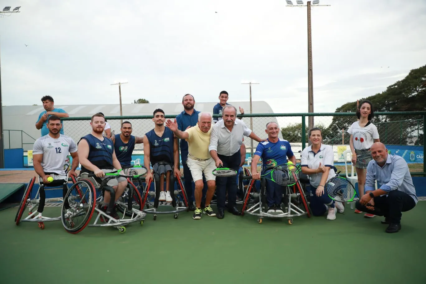 Prefeitura entrega quadras de tênis para comunidade praticar modalidade de graça