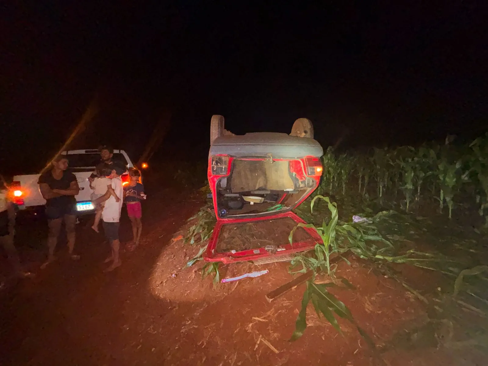 Motorista fica ferido após capotamento na PR-585